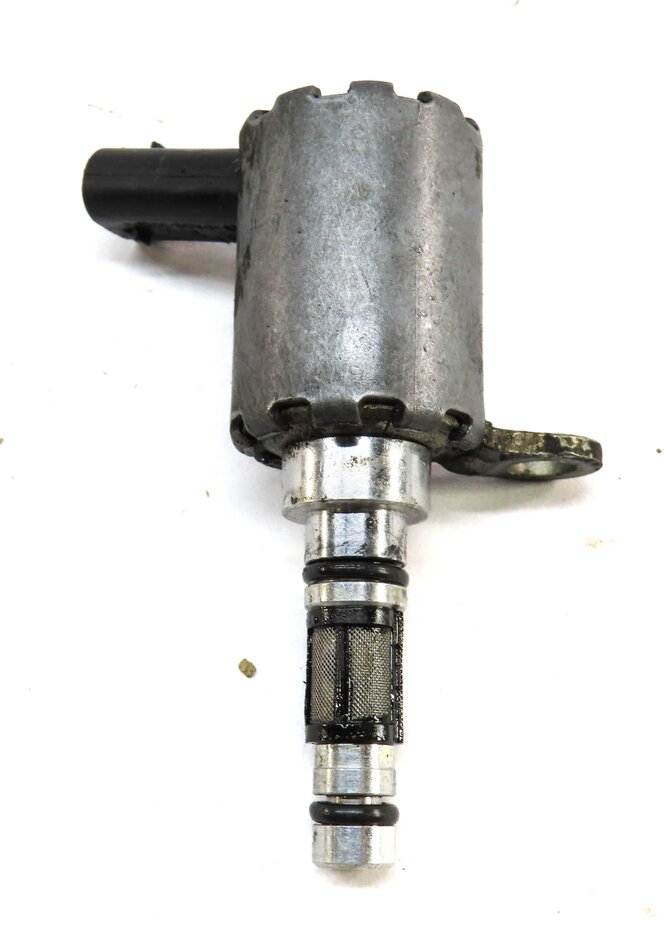 Thumbnail 3: 2015 AUDI A3 (8V) 1.8L TURBO CNSB ENGINE VVT SOLENOID 06K115243N