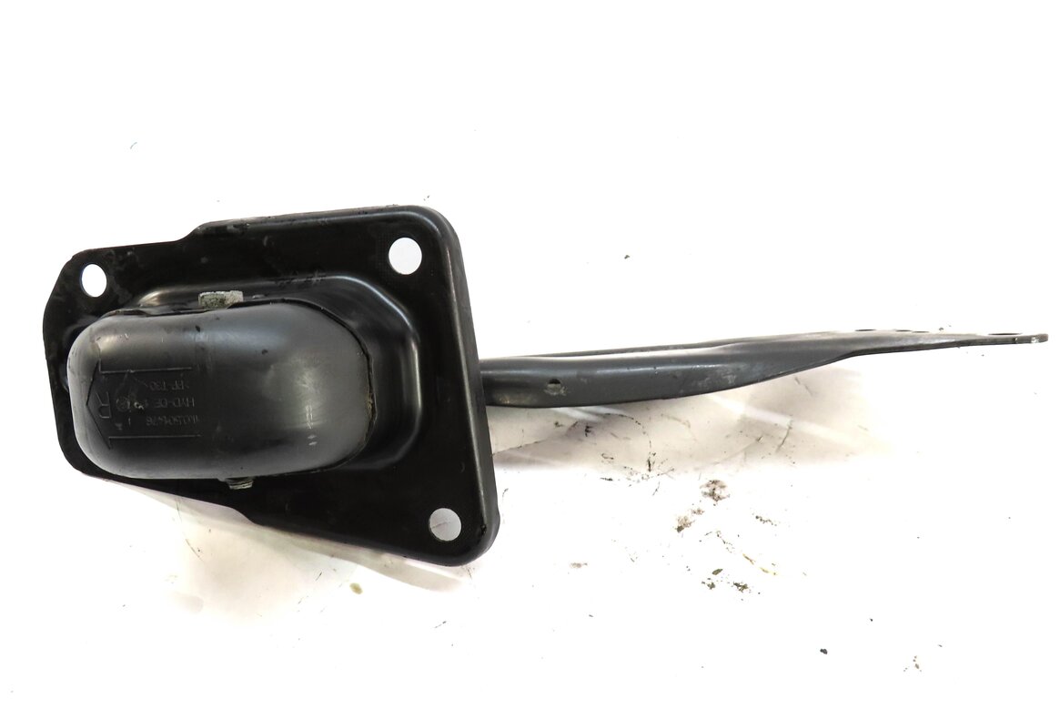 Thumbnail 3: 2015-2019 AUDI VW GOLF / A3 S3 RS3 TT (8V MK3) RIGHT PASSENGER REAR TRAILING ARM