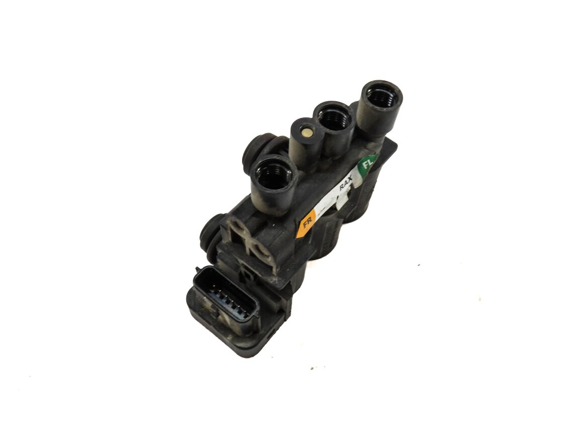 Thumbnail 2: 2015 RANGE ROVER (L405) FRONT RIGHT PASSENGER AIR SUSPENSION VALVE BLOCK