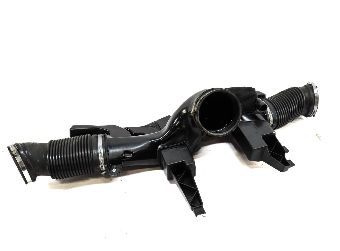 Thumbnail 2: 2015 RANGE ROVER (L405) SUPERCHARGED - AIR INLET INTAKE RESONATOR DAMPER BOX