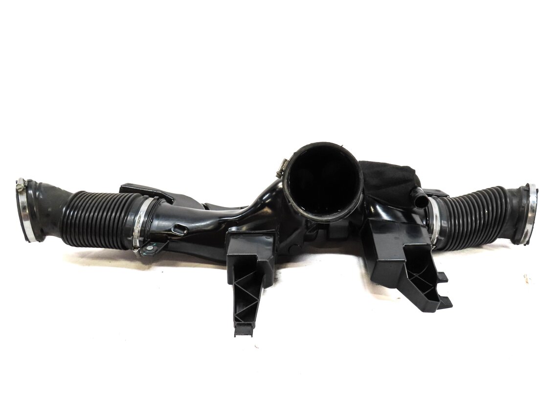 Thumbnail 3: 2015 RANGE ROVER (L405) SUPERCHARGED - AIR INLET INTAKE RESONATOR DAMPER BOX