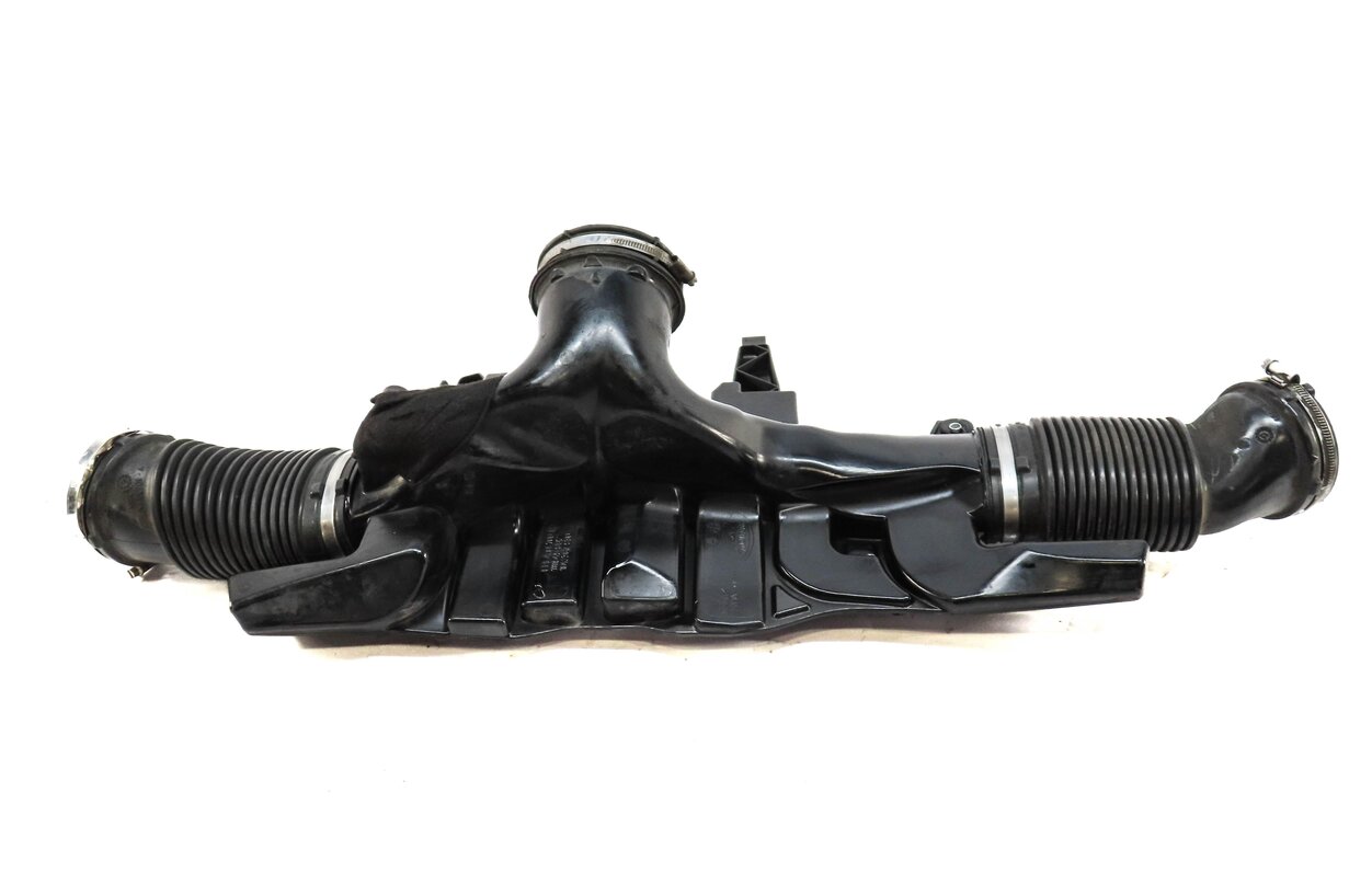 Thumbnail 4: 2015 RANGE ROVER (L405) SUPERCHARGED - AIR INLET INTAKE RESONATOR DAMPER BOX