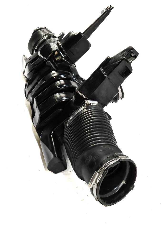 Thumbnail 6: 2015 RANGE ROVER (L405) SUPERCHARGED - AIR INLET INTAKE RESONATOR DAMPER BOX