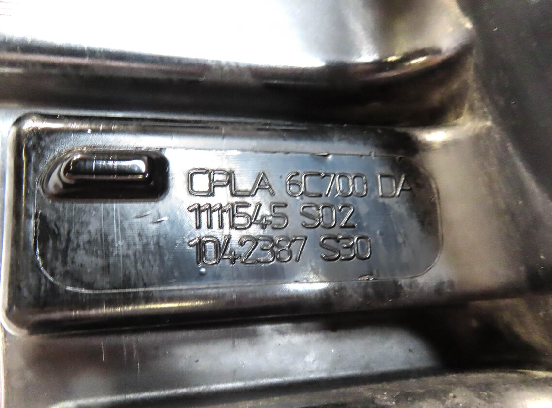 Thumbnail 7: 2015 RANGE ROVER (L405) SUPERCHARGED - AIR INLET INTAKE RESONATOR DAMPER BOX