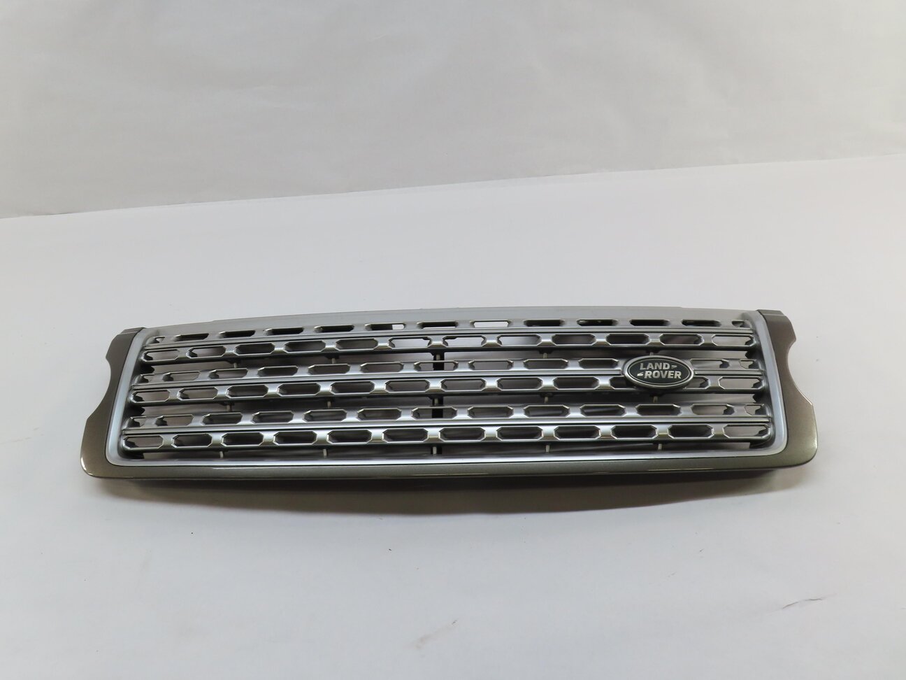 2014-2017 RANGE ROVER (L405) FRONT CENTER UPPER HOOD GRILLE AIR VENT GRILLE TRIM