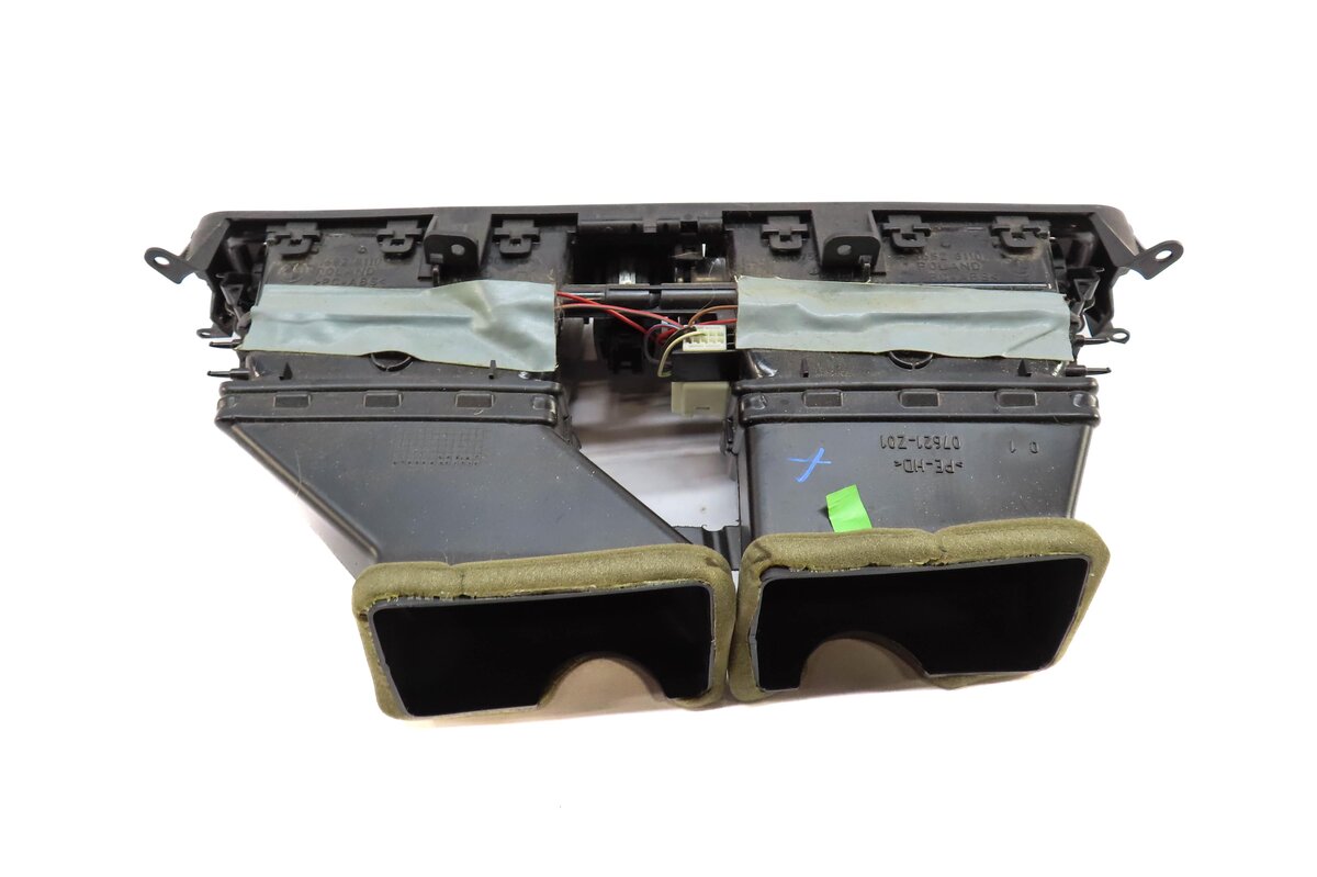 Thumbnail 3: 2011 BMW 535i (F10) FRONT CENTER DASH HEATER A/C AIR VENT w/ HAZARD LOCK SWITCH