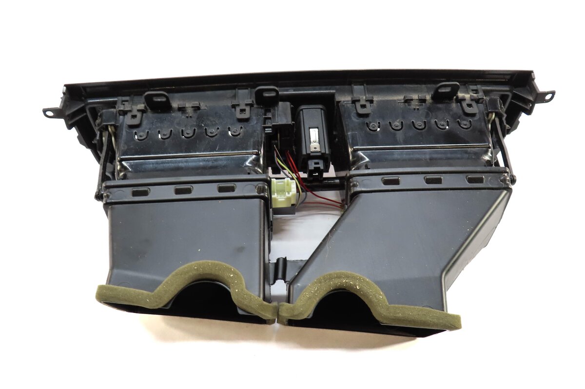 Thumbnail 4: 2011 BMW 535i (F10) FRONT CENTER DASH HEATER A/C AIR VENT w/ HAZARD LOCK SWITCH