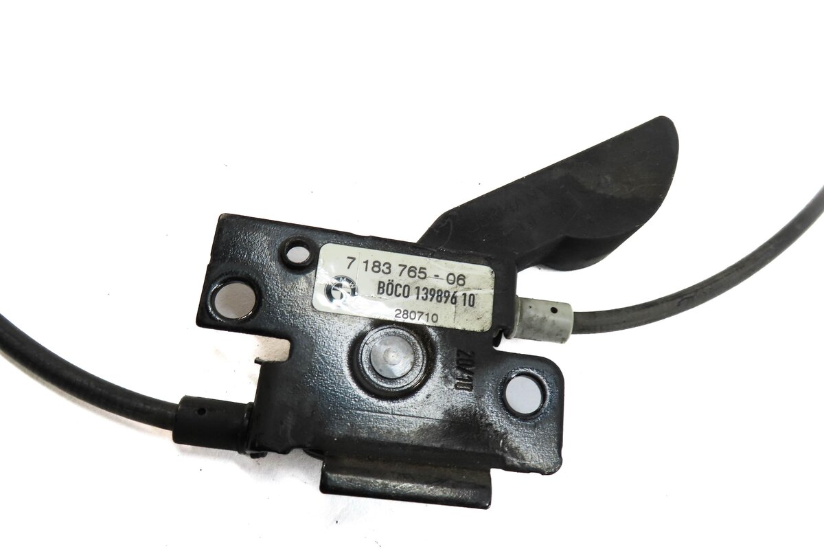 Thumbnail 3: 2011 BMW 535i (F10) FRONT LEFT & RIGHT UPPER HOOD LOCK LATCH SET-2 w/ RELEASE