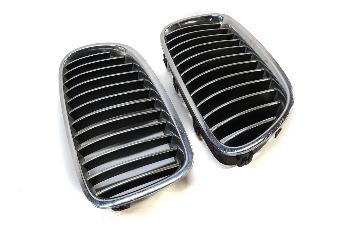 Thumbnail 1: 11-13 BMW 528i 535i 550i (F10) FRONT LEFT & RIGHT HOOD VENT GRILLE SET (CHROME)