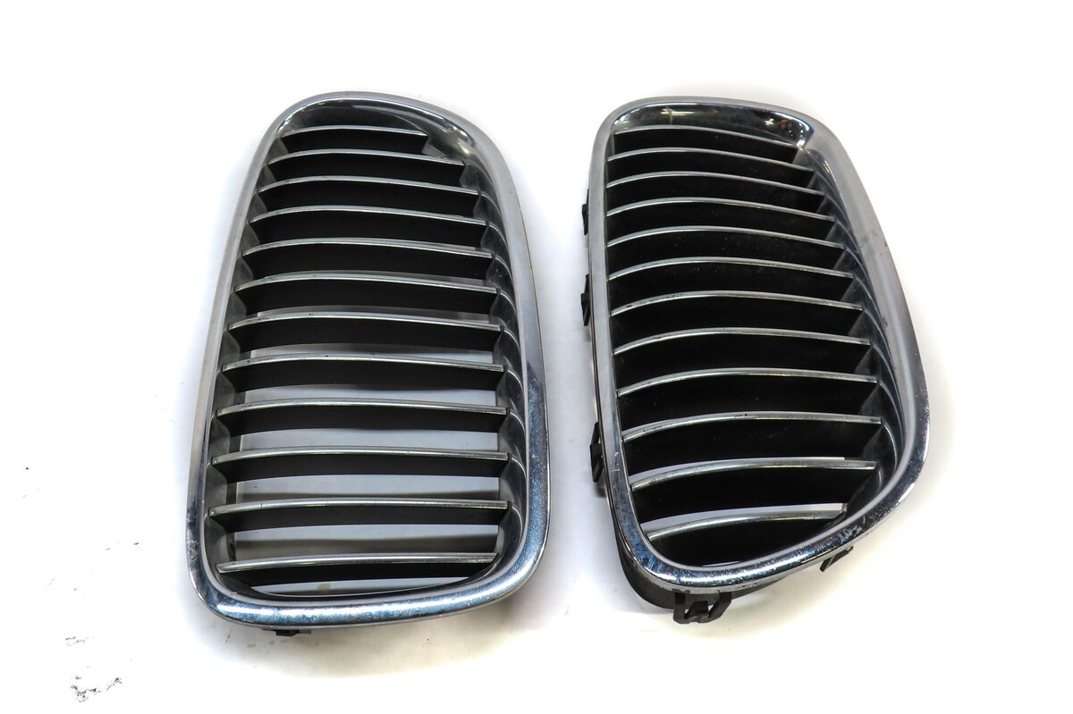 Thumbnail 2: 11-13 BMW 528i 535i 550i (F10) FRONT LEFT & RIGHT HOOD VENT GRILLE SET (CHROME)