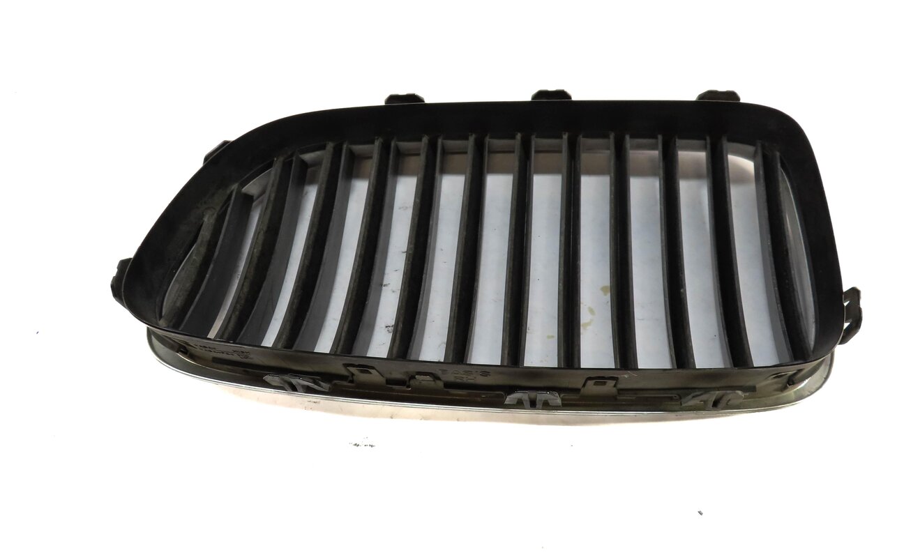 Thumbnail 6: 11-13 BMW 528i 535i 550i (F10) FRONT LEFT & RIGHT HOOD VENT GRILLE SET (CHROME)