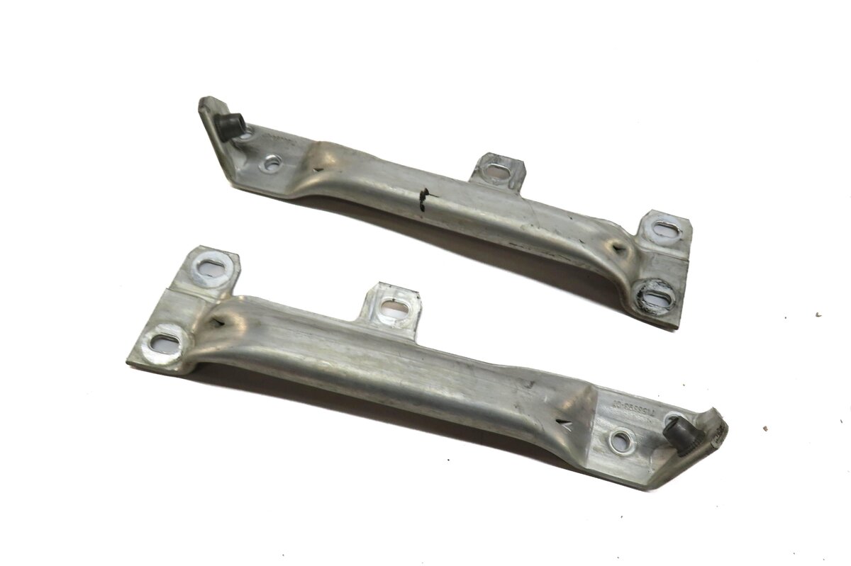 2011 BMW 535i (F10) FRONT LEFT & RIGHT BUMPER SUPPORT BRACKET SET-2