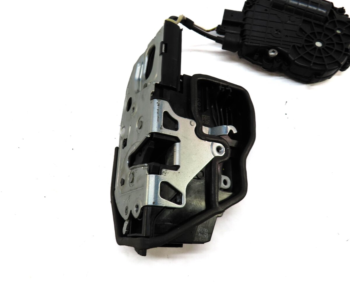 Thumbnail 4: 09-16 BMW 528i 535i 550i 740i 750i (F01 F10) RIGHT FRONT DOOR LATCH (SOFT CLOSE)