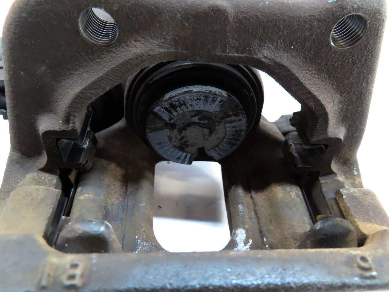 Thumbnail 6: 2011-2019 BMW 535i 550i 640i 650i (F06 F10) LEFT & RIGHT REAR BRAKE CALIPER SET
