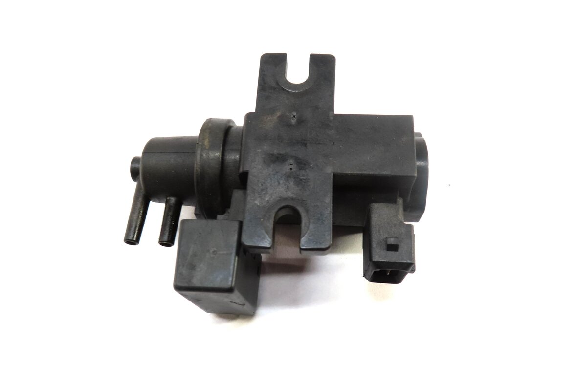 Thumbnail 3: 2011 BMW X3 (F25) TURBO CHARGER PRESSURE CONVERTER BOOST CONTROL SOLENOID