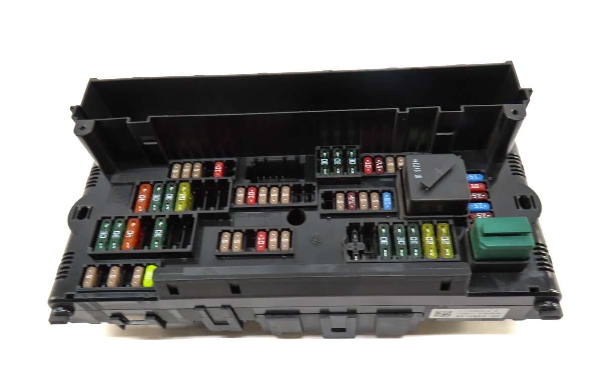 Thumbnail 2: 2011 BMW X3 (F25) FRONT POWER DISTRIBUTION BOX 9210863