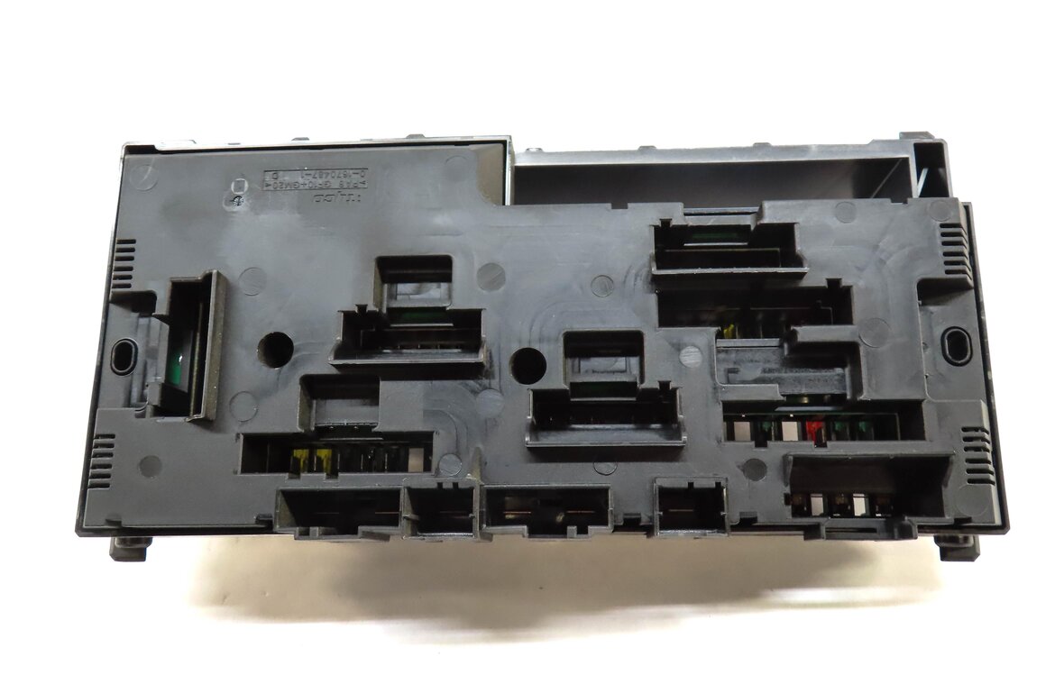 Thumbnail 4: 2011 BMW X3 (F25) FRONT POWER DISTRIBUTION BOX 9210863