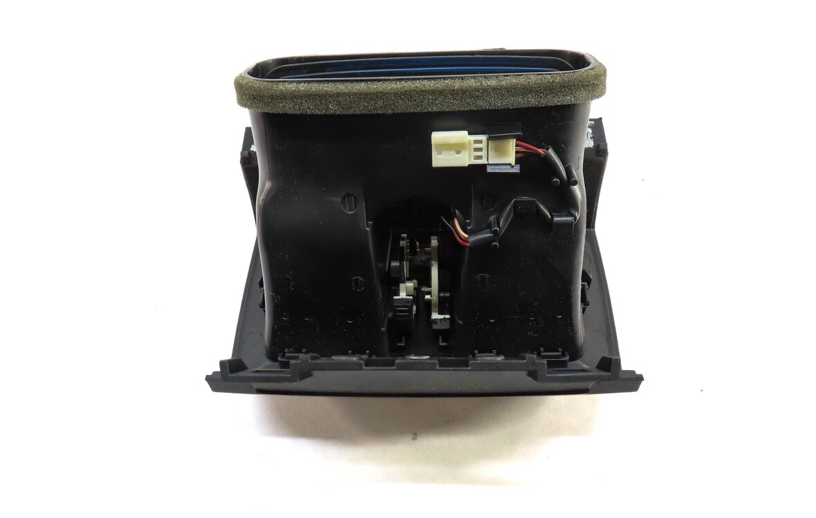 Thumbnail 4: 2011 BMW X3 (F25) REAR CENTER CONSOLE VENT (BLACK)