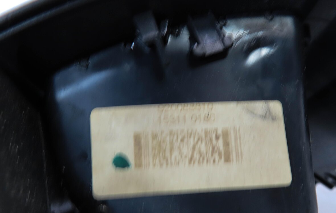 Thumbnail 5: 2011 BMW X3 (F25) REAR CENTER CONSOLE VENT (BLACK)