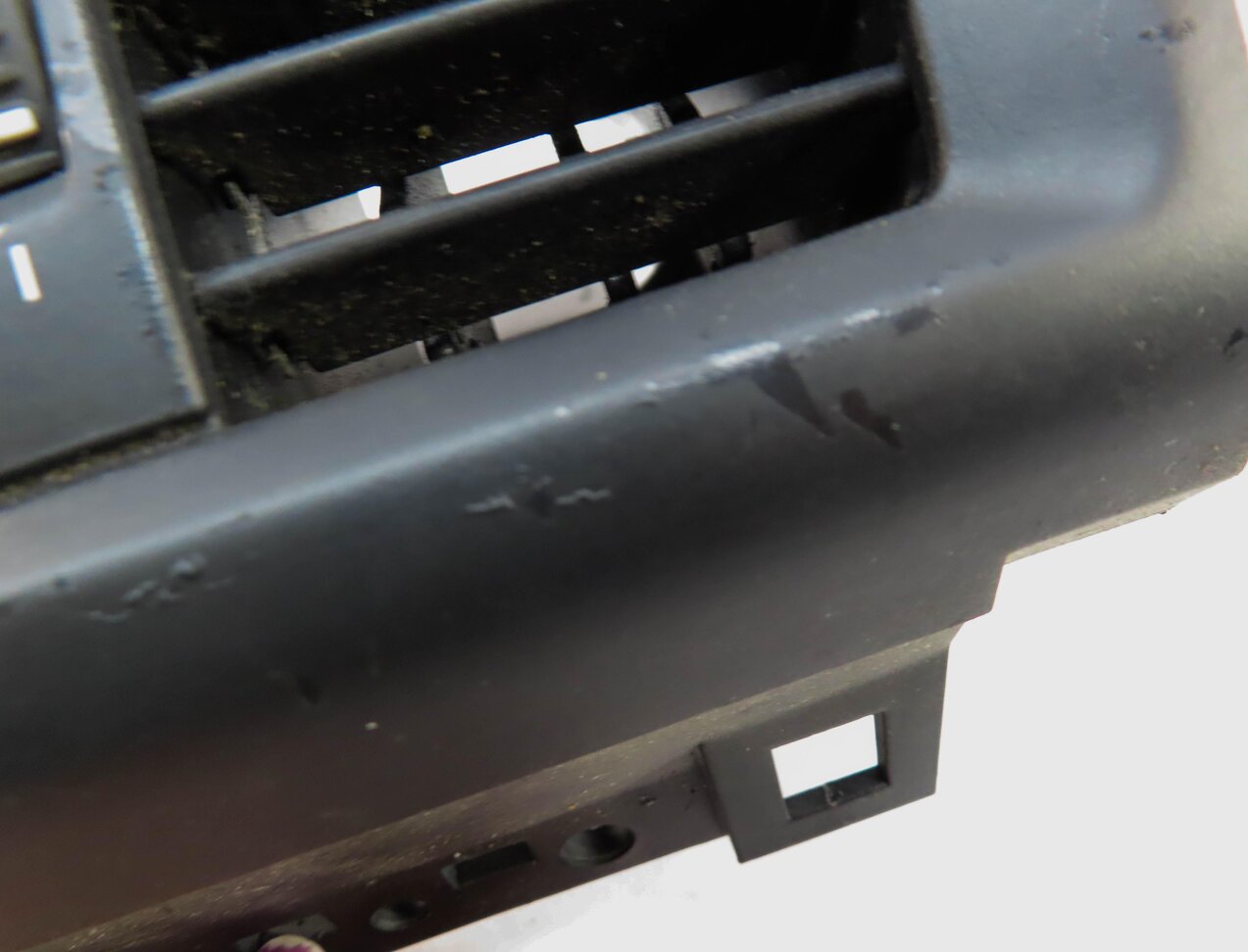 Thumbnail 7: 2011 BMW X3 (F25) REAR CENTER CONSOLE VENT (BLACK)