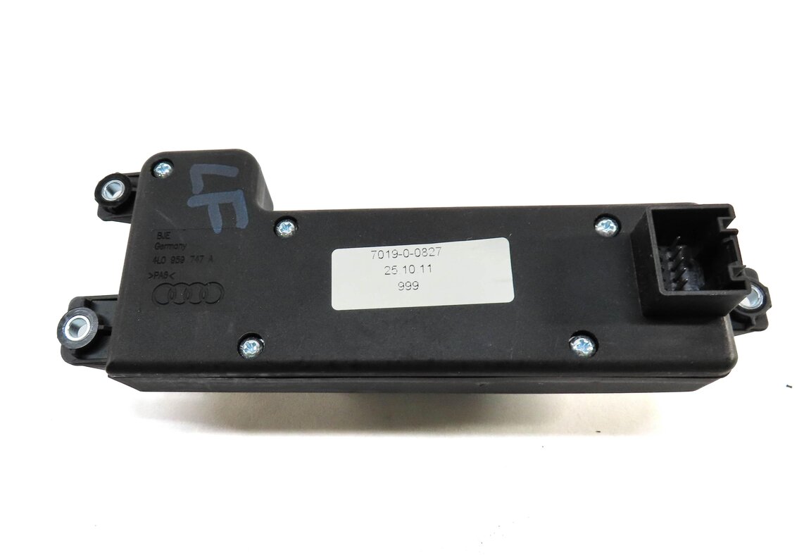 Thumbnail 4: 2012 AUDI Q7 (4L) FRONT LEFT DRIVER SEAT ADJUST ADJUSTMENT SWITCH BUTTON