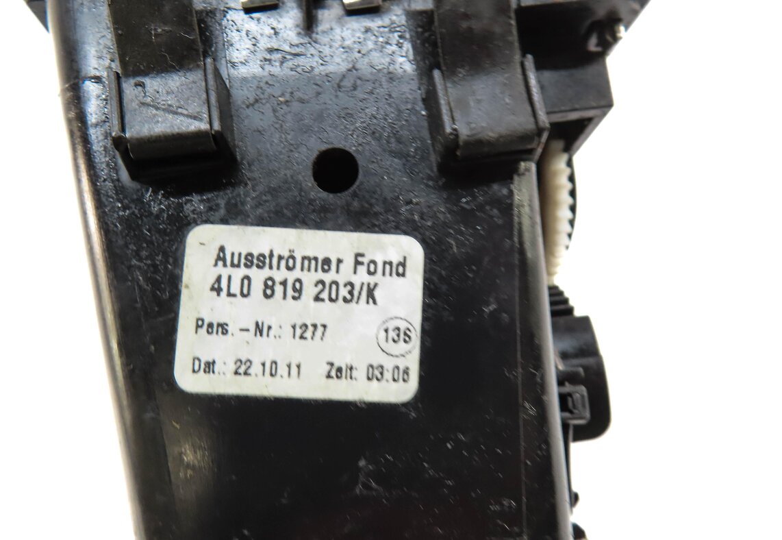 Thumbnail 4: 2012 AUDI Q7 (4L) REAR CENTER CONSOLE HEATER A/C AIR VENT
