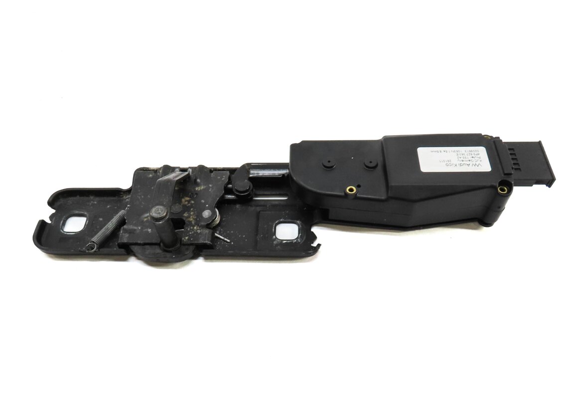 Thumbnail 3: 2012 AUDI Q7 (4L) REAR TRUNK LOCK LATCH STRIKER PLATE ACTUATOR MOTOR