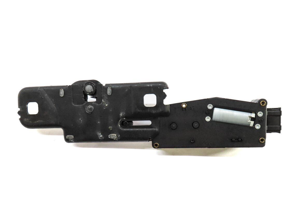 Thumbnail 4: 2012 AUDI Q7 (4L) REAR TRUNK LOCK LATCH STRIKER PLATE ACTUATOR MOTOR