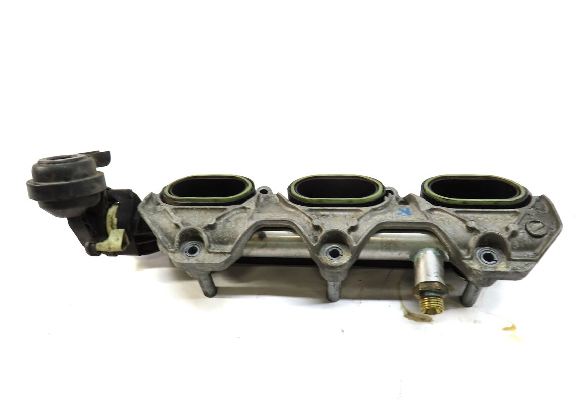 Thumbnail 3: 2012 AUDI Q7 (4L) 3.0L CJWB ENGINE RIGHT LOWER INTAKE MANIFOLD DUFFUSER RAIL