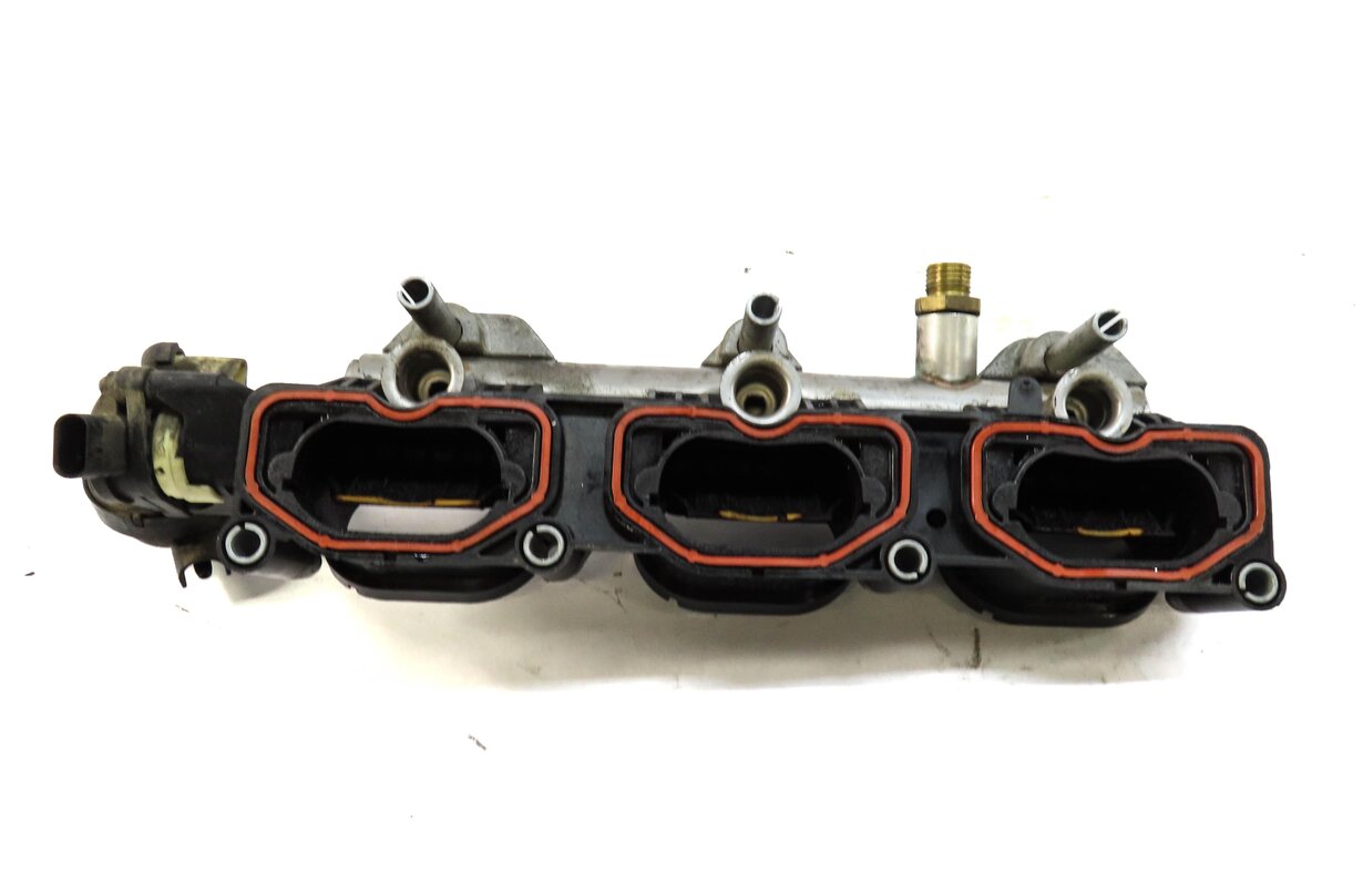 Thumbnail 4: 2012 AUDI Q7 (4L) 3.0L CJWB ENGINE RIGHT LOWER INTAKE MANIFOLD DUFFUSER RAIL