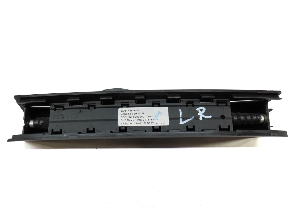Thumbnail 3: 11-16 BMW 528i 535i 550i M5 ///M (F10) LEFT REAR DOOR VENT WINDOW PRIVACY SHADE