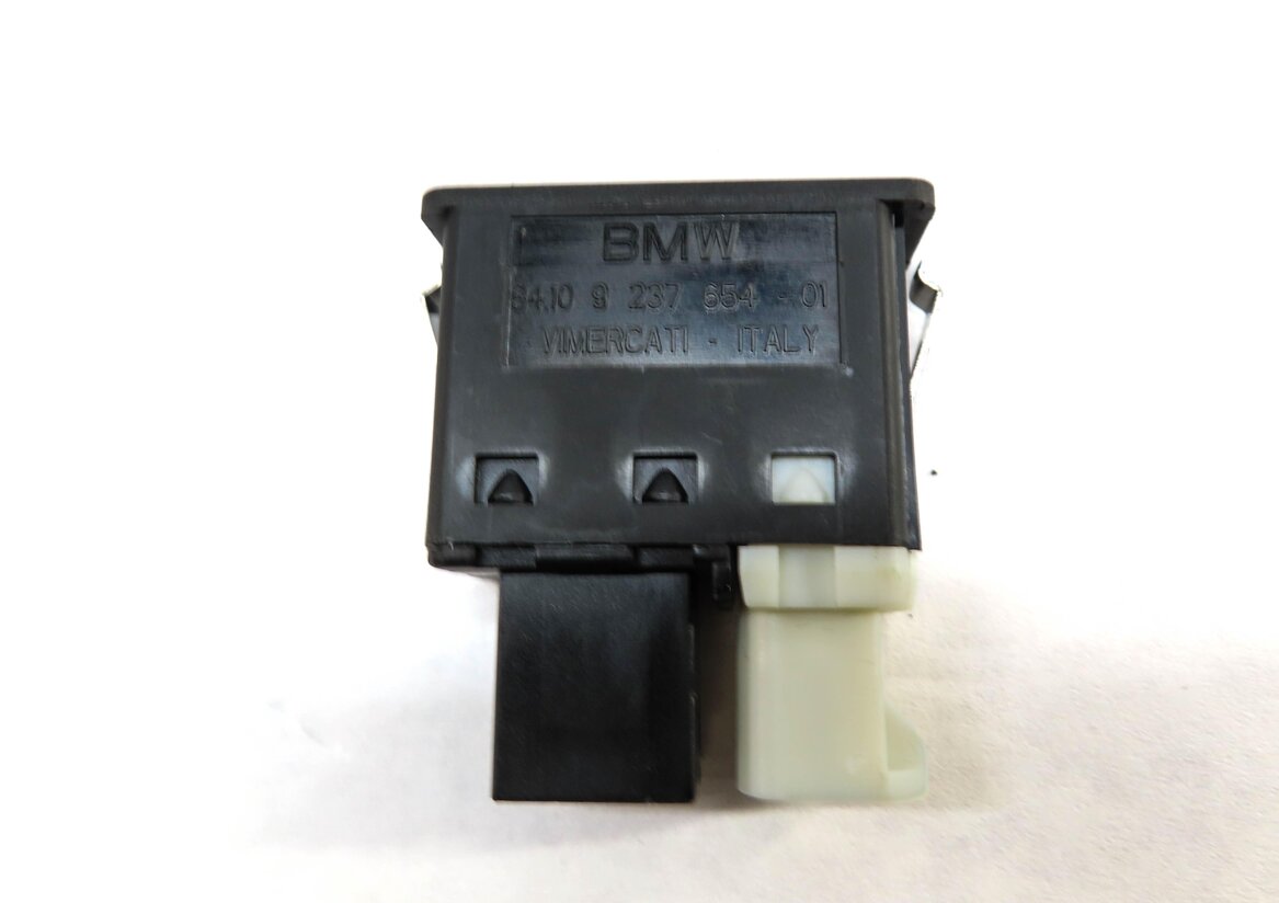 Thumbnail 4: 2013 BMW M5 (F10) RADIO STEREO AUX AUDIO INPUT JACK w/ USB 9237654