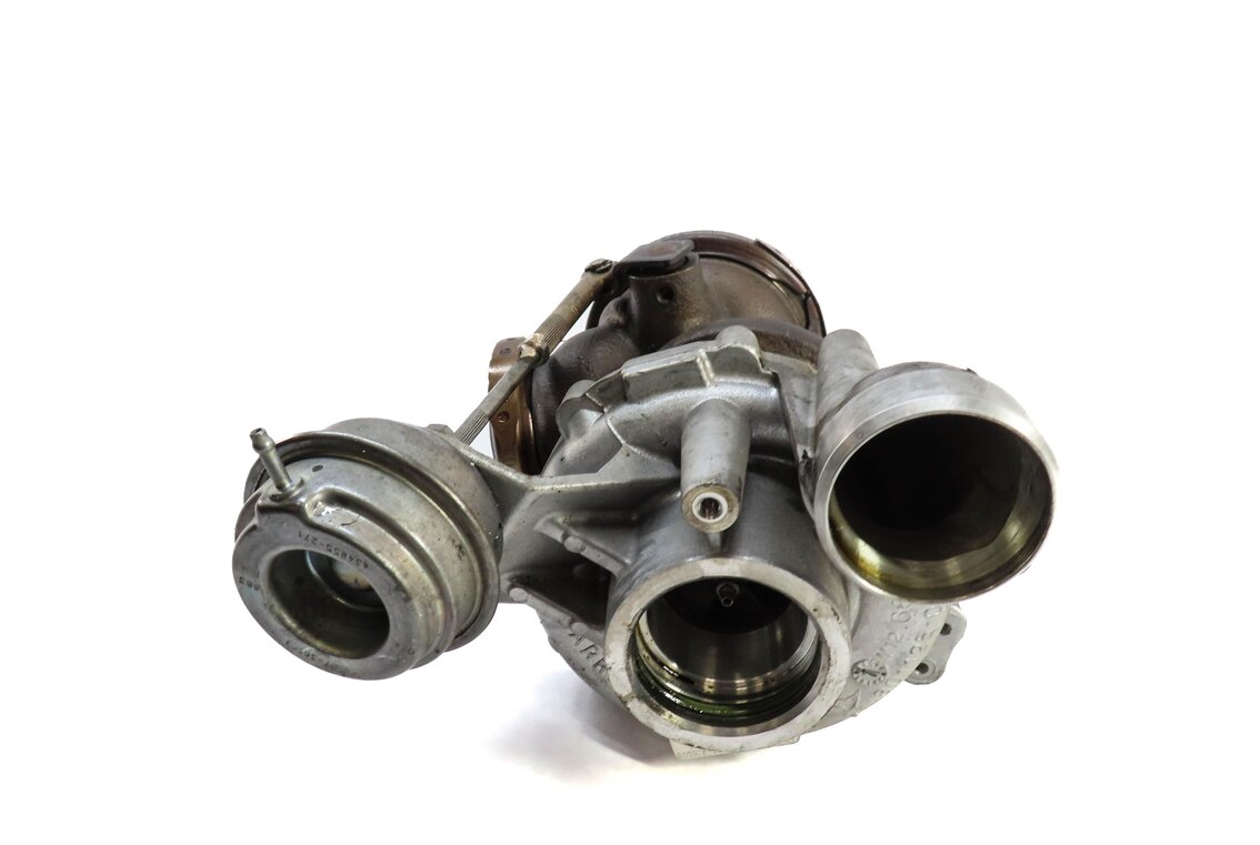 Thumbnail 3: 12-15 BMW M5 M6 ///M (F06 F10 F12 F13) 4.4L S63 ENGINE LEFT TURBO TURBOCHARGER