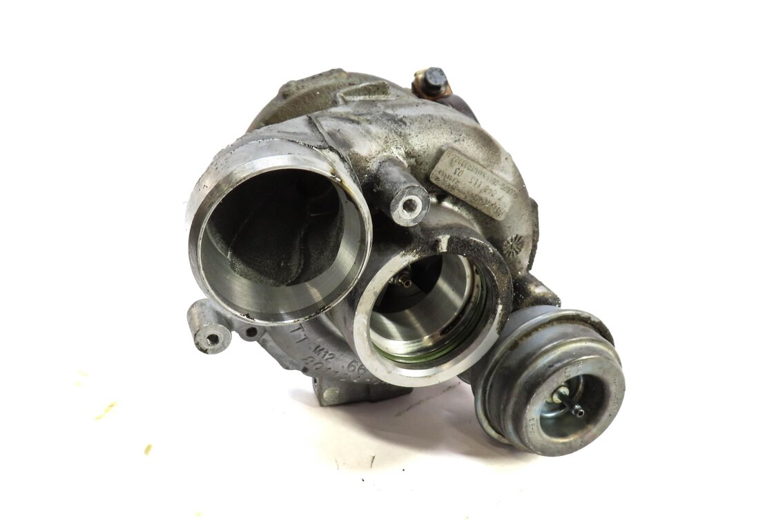 Thumbnail 2: 12-15 BMW M5 M6 ///M (F06 F10 F12 F13) 4.4L S63 ENGINE RIGHT TURBO TURBOCHARGER