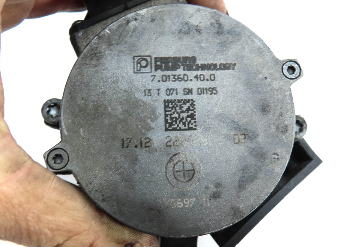 Thumbnail 4: 2012-2019 BMW M5 M6 ///M (F06 F10 F12 F13) 4.4L S63T ENGINE AUXILIARY WATER PUMP