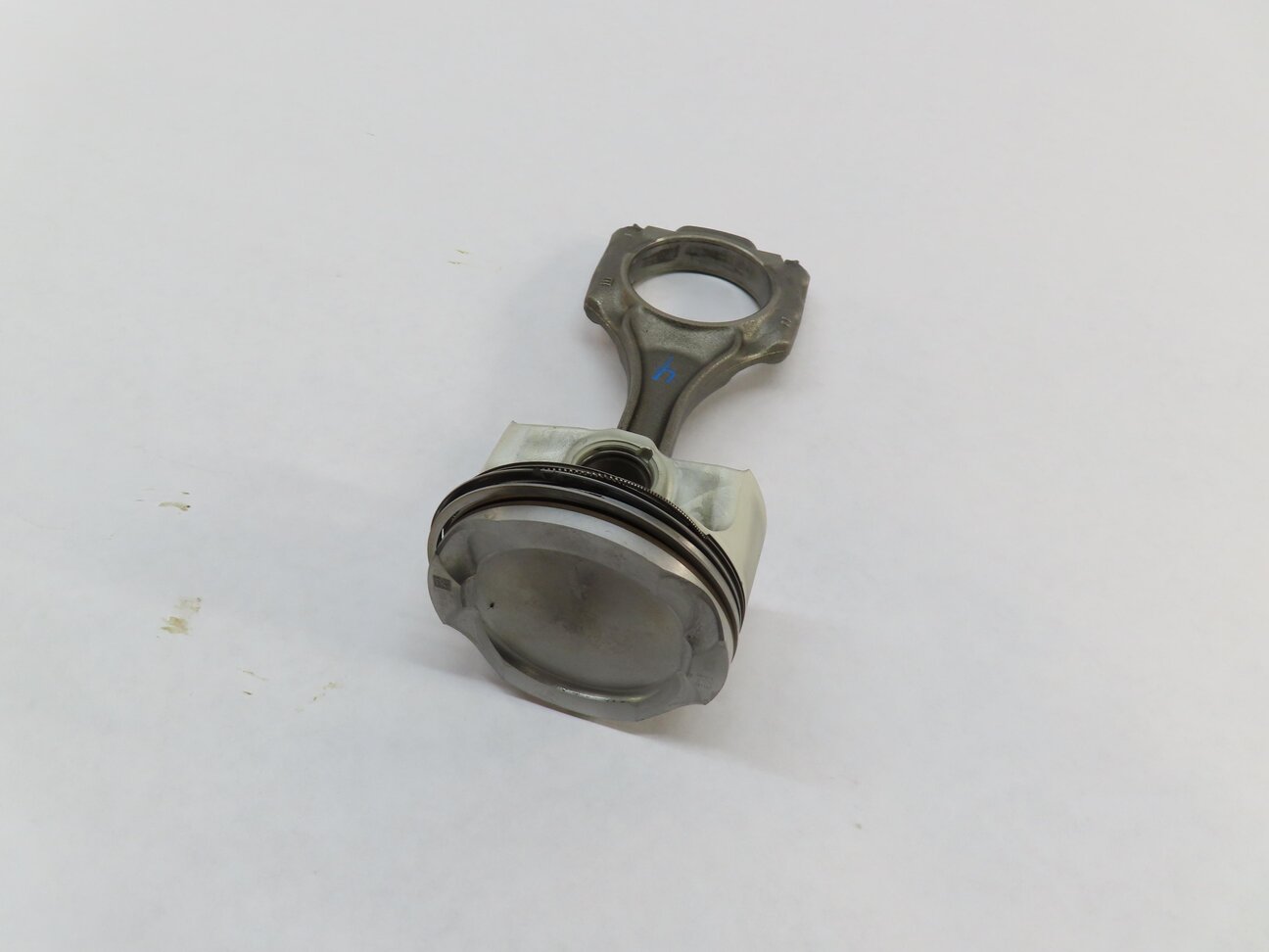 13-19 BMW M5 M6 X5M X6M ///M (F06 F10 F12 F13 F85 F86) 4.4L S63 - PISTON w/ ROD