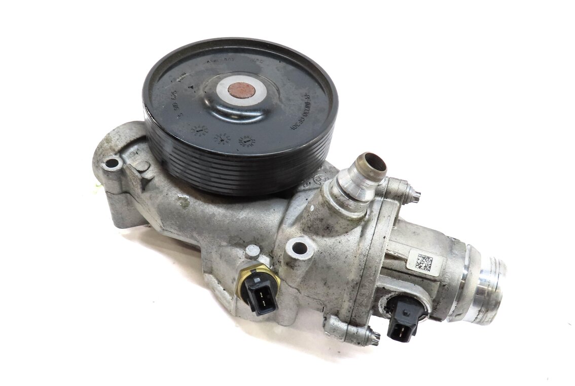 Thumbnail 1: 12-19 BMW M5 M6 X5M X6M ///M (F10 F06 F12 F13 F85 F86) 4.4L ENGINE - WATER PUMP