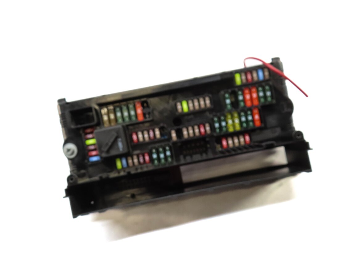 Thumbnail 5: 2013 BMW M5 (F10) FRONT POWER DISTRIBUTION FUSE RELAY BOX