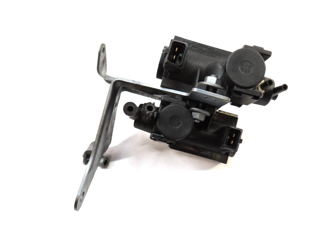 Thumbnail 4: 2013 BMW M5 (F10) 4.4L S63T ENGINE TURBO BOOST VACUUM SOLENOID SET OF 2
