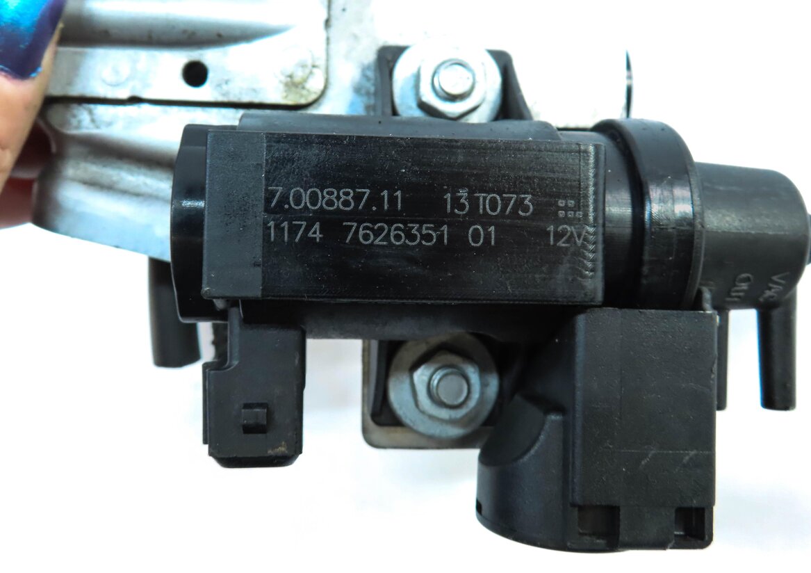 Thumbnail 5: 2013 BMW M5 (F10) 4.4L S63T ENGINE TURBO BOOST VACUUM SOLENOID SET OF 2
