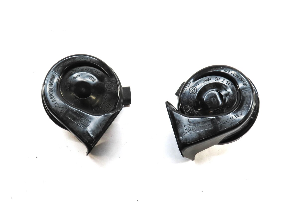 Thumbnail 2: 2011-2016 BMW 528i 535i 535iGT 550i 550iGT M5 (F10 F07) HIGH & LOW TONE HORN SET