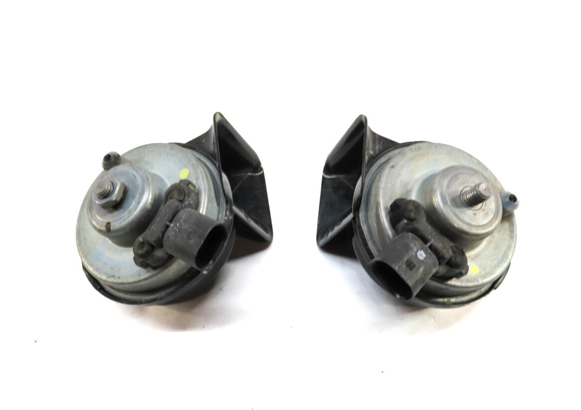 Thumbnail 3: 2011-2016 BMW 528i 535i 535iGT 550i 550iGT M5 (F10 F07) HIGH & LOW TONE HORN SET