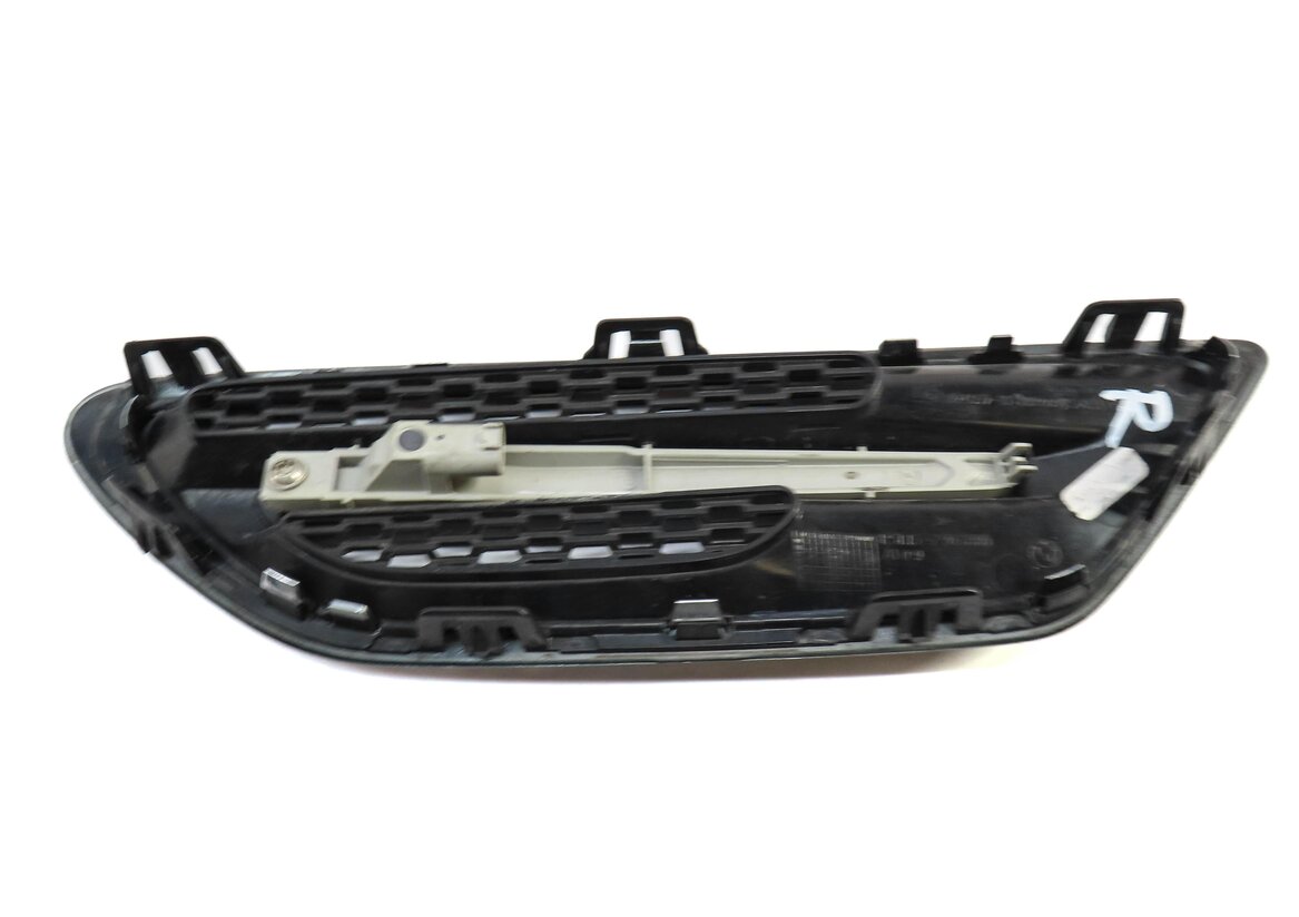 Thumbnail 5: 2013 BMW M5 (F10) FRONT RIGHT PASSENGER FENDER MARKER LIGHT & VENT TRIM (BLACK)