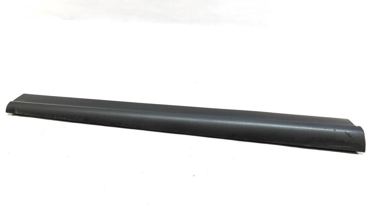 Thumbnail 2: 2015 AUDI SQ5 (B8) FRONT LEFT DRIVER LOWER DOOR TRIM MOULDING PANEL (GRAY 0C)