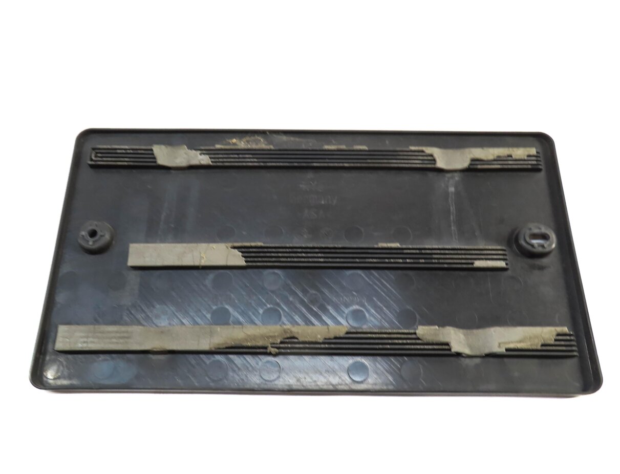 Thumbnail 3: 2015 AUDI SQ5 (B8) REAR LICENSE PLATE MOUNT BRACKET 8T0827113A