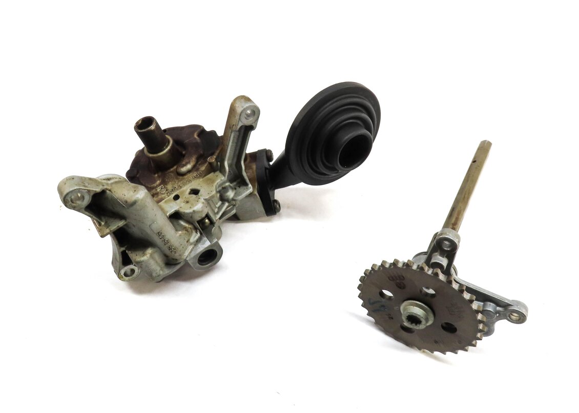 Thumbnail 2: 2015 AUDI SQ5 (B8) 3.0L SUPER CTUD ENGINE OIL PUMP 06E115105