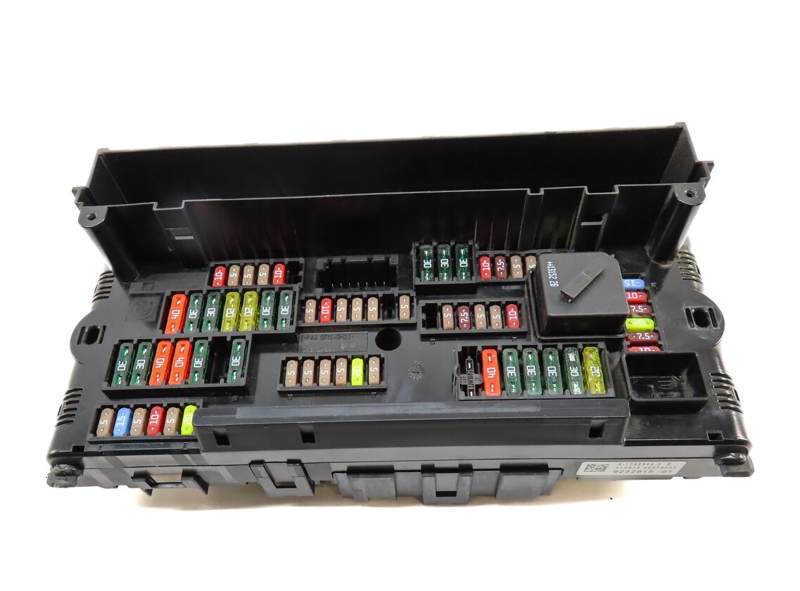 Thumbnail 2: 2013 BMW 535i (F10) FRONT POWER DISTRIBUTION FUSE BOX