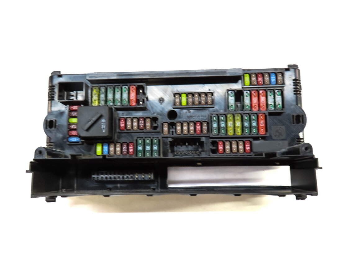 Thumbnail 3: 2013 BMW 535i (F10) FRONT POWER DISTRIBUTION FUSE BOX
