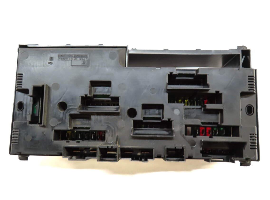 Thumbnail 4: 2013 BMW 535i (F10) FRONT POWER DISTRIBUTION FUSE BOX