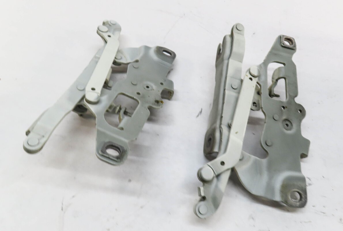 12-19 BMW 528i 535i 550i 640i 650i M5 M6 (F06 F10) FRONT HOOD HINGE SET (WHITE)